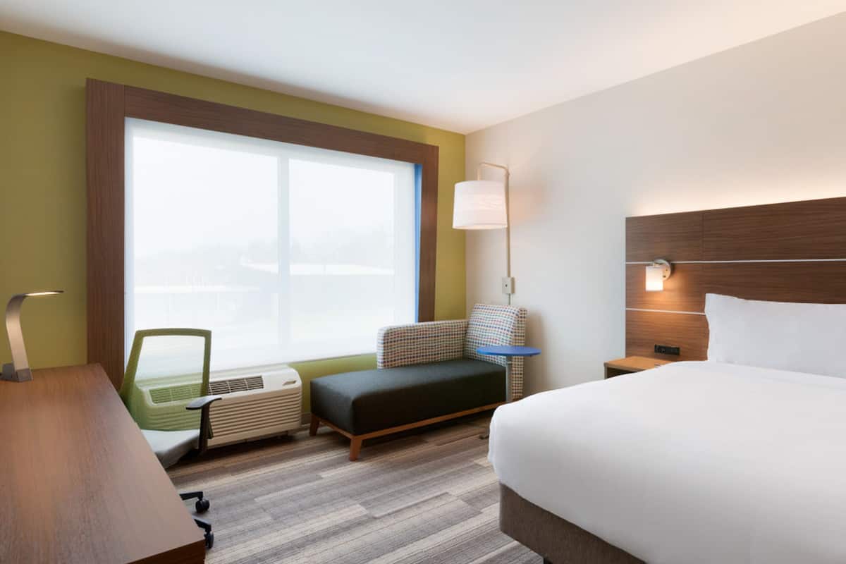 Pillowtop beds, in-room safe, desk, laptop workspace