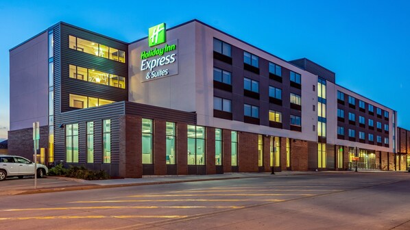Exterior - Holiday Inn Express and Suites-Platteville by IHG (Platteville)