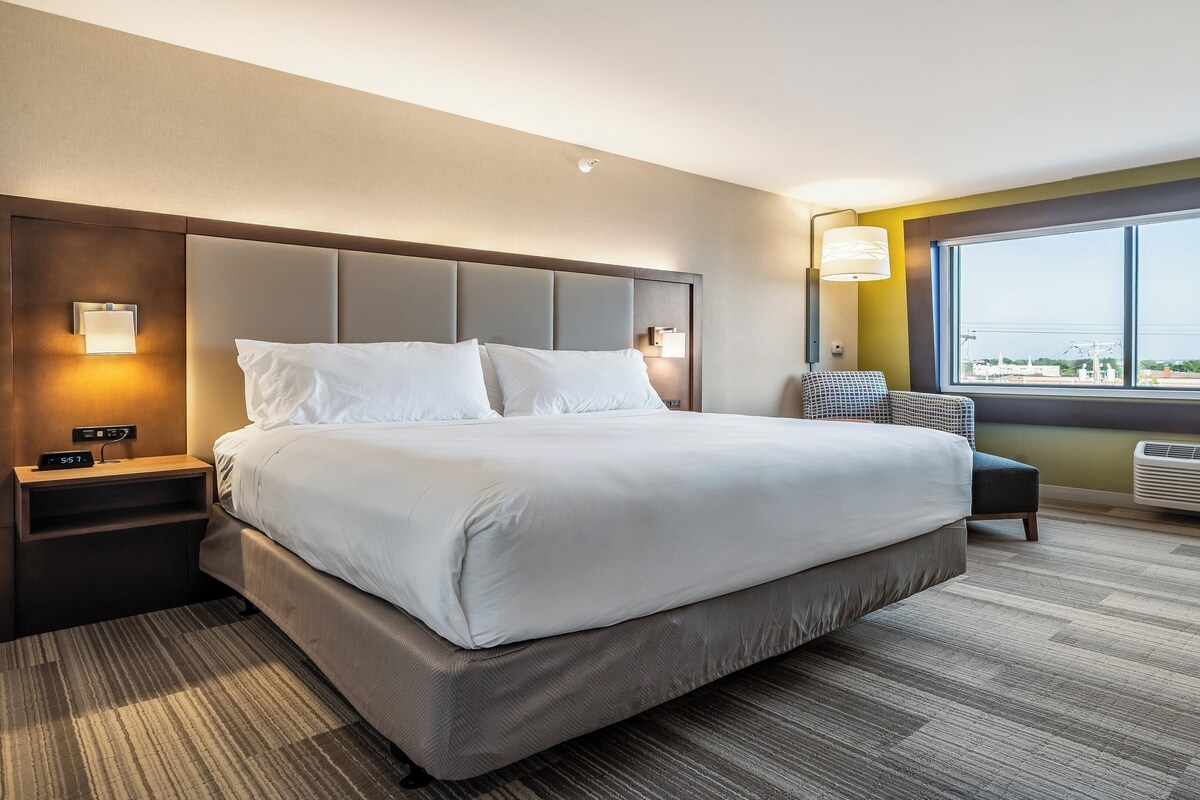 Quarto standard, 1 cama King (Leisure) | Cofres nos quartos, escrivaninha, espaço de trabalho para notebook