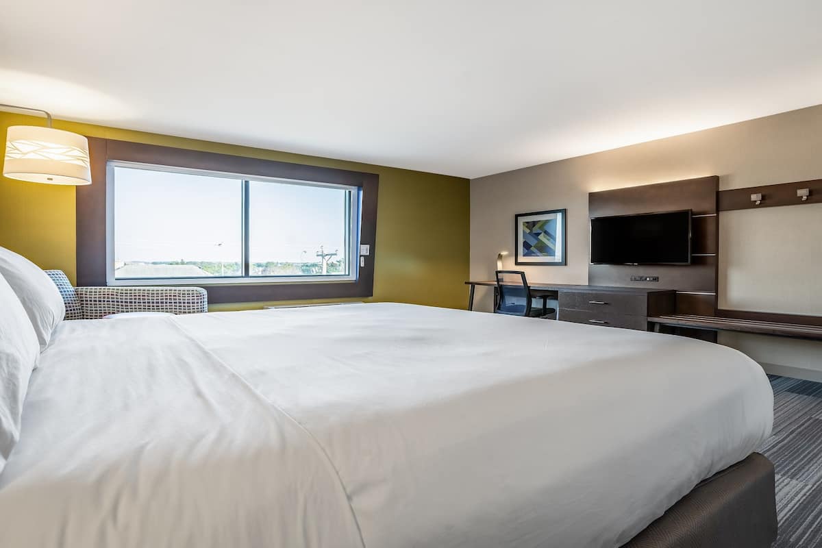 In-room safe, desk, laptop workspace, blackout drapes