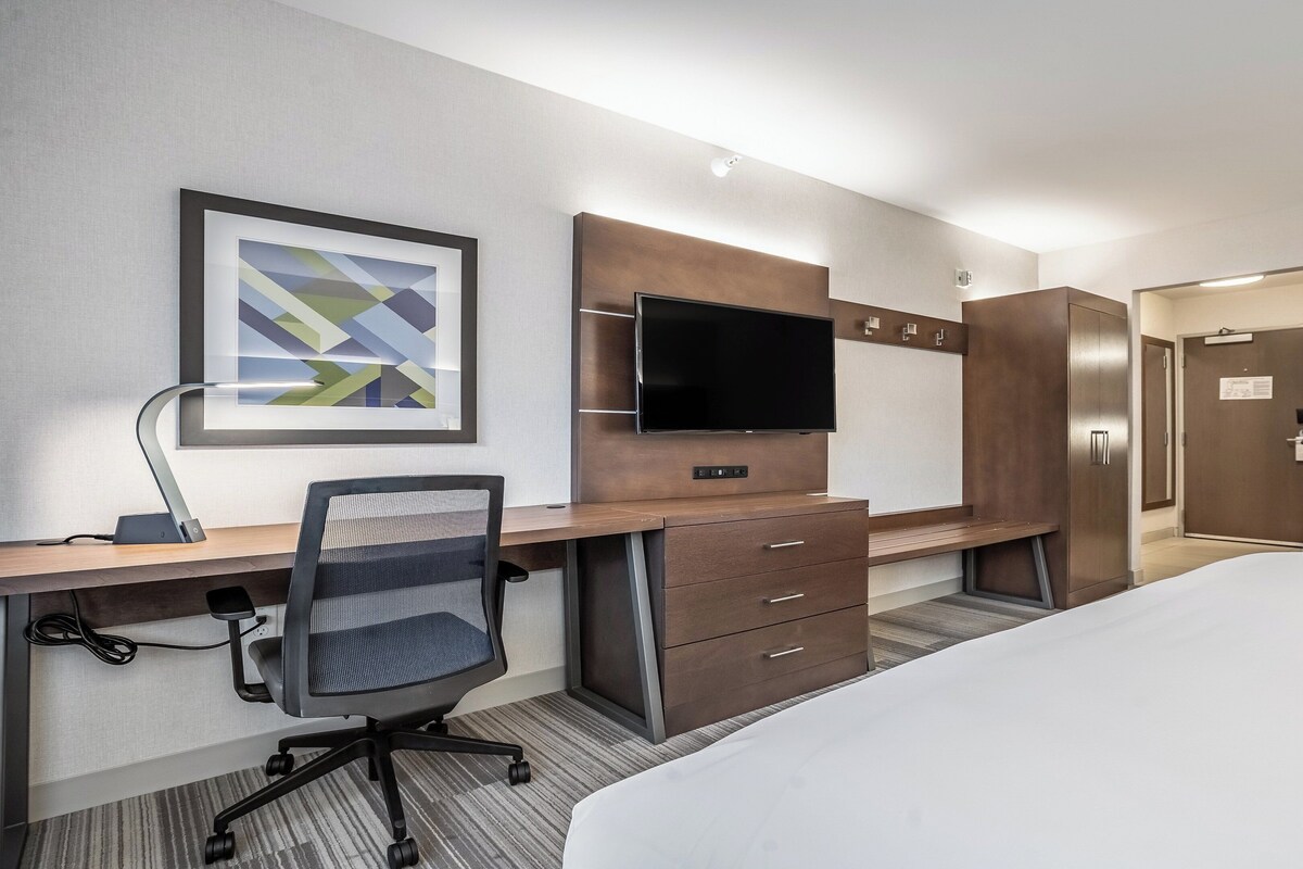 Quarto standard, 2 camas Queen | Cofres nos quartos, escrivaninha, espaço de trabalho para notebook