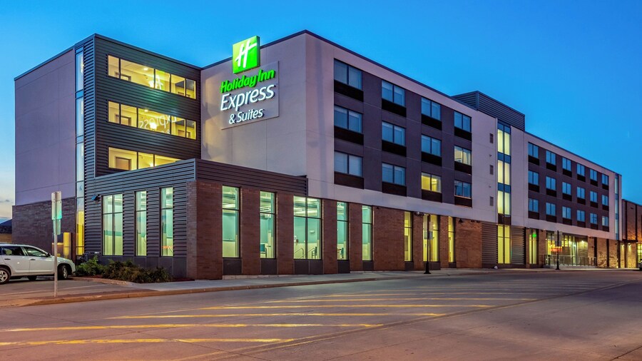 Holiday Inn Express and Suites-Platteville by IHG