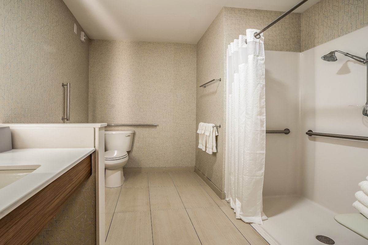 in-room safe, desk, laptop workspace, blackout curtains