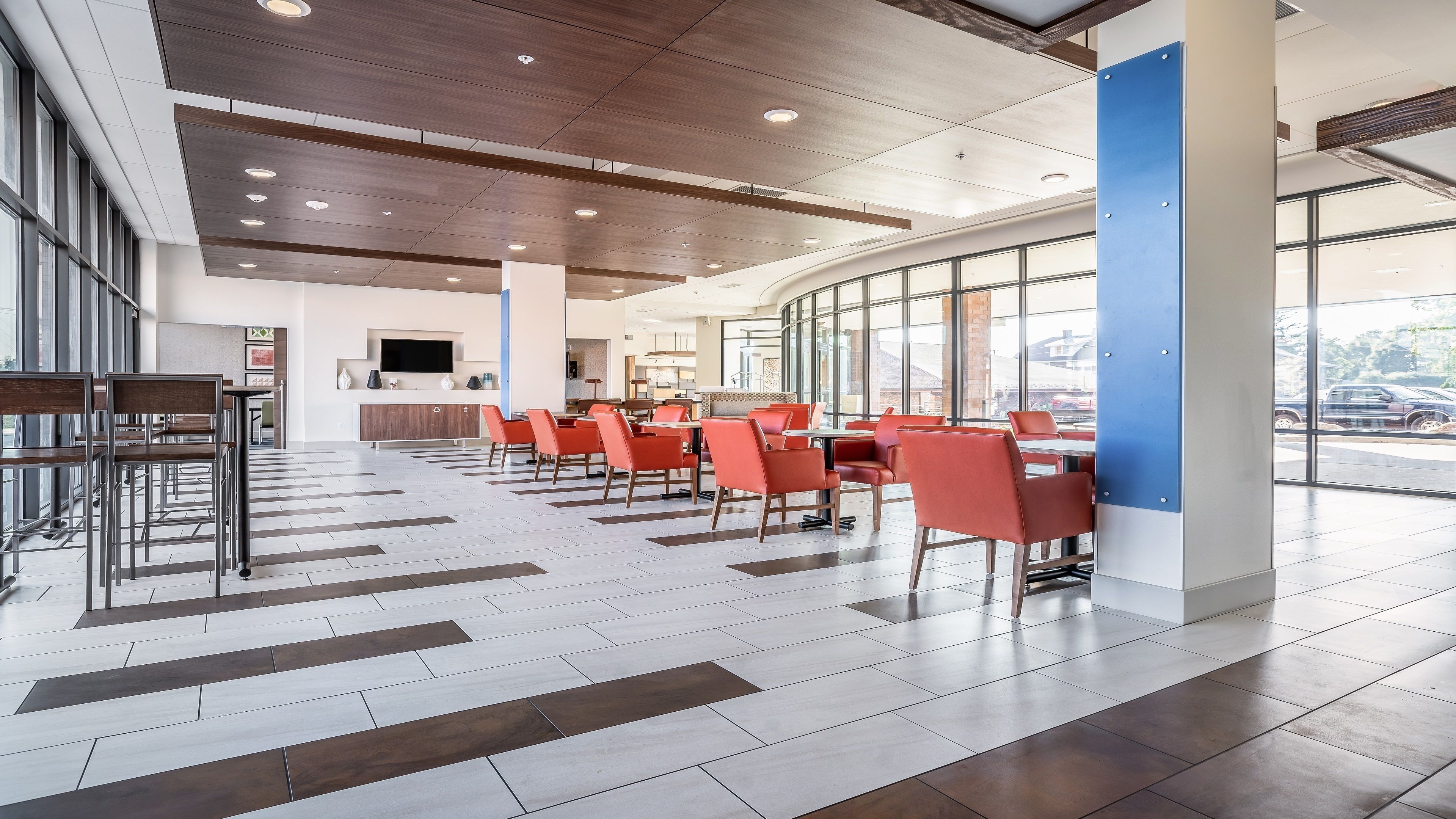 Free buffet breakfast 