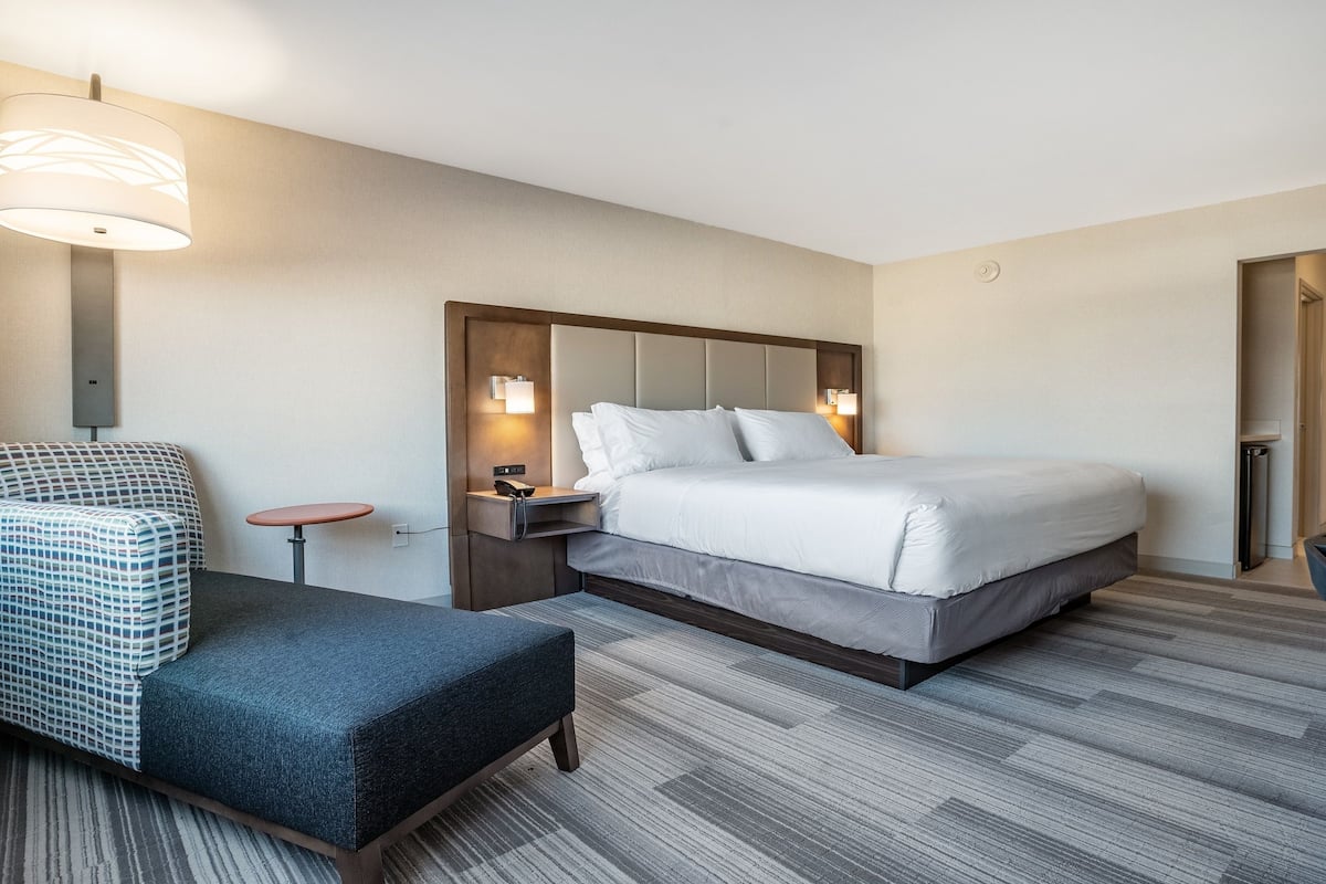 In-room safe, desk, laptop workspace, blackout drapes