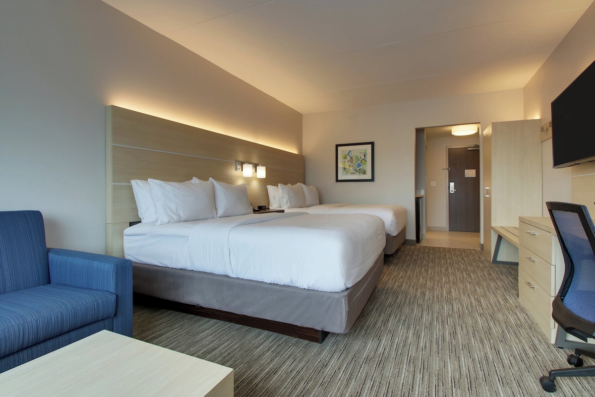 Suite, 2 Queen Beds | In-room safe, desk, blackout drapes, soundproofing