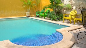 Outdoor pool, sun loungers - Hotel Luz en Yucatan (Mérida)