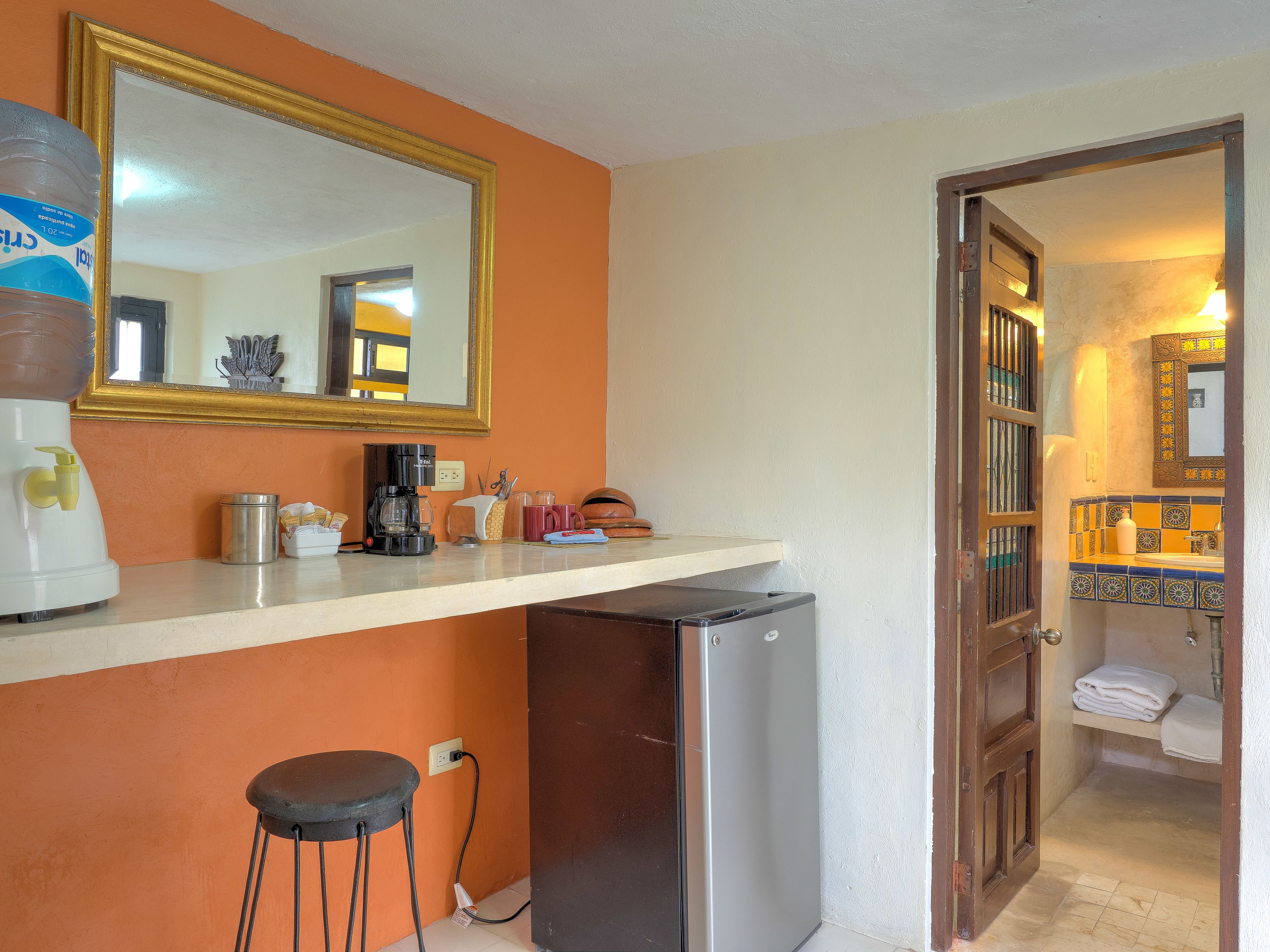 el nido | mini fridge