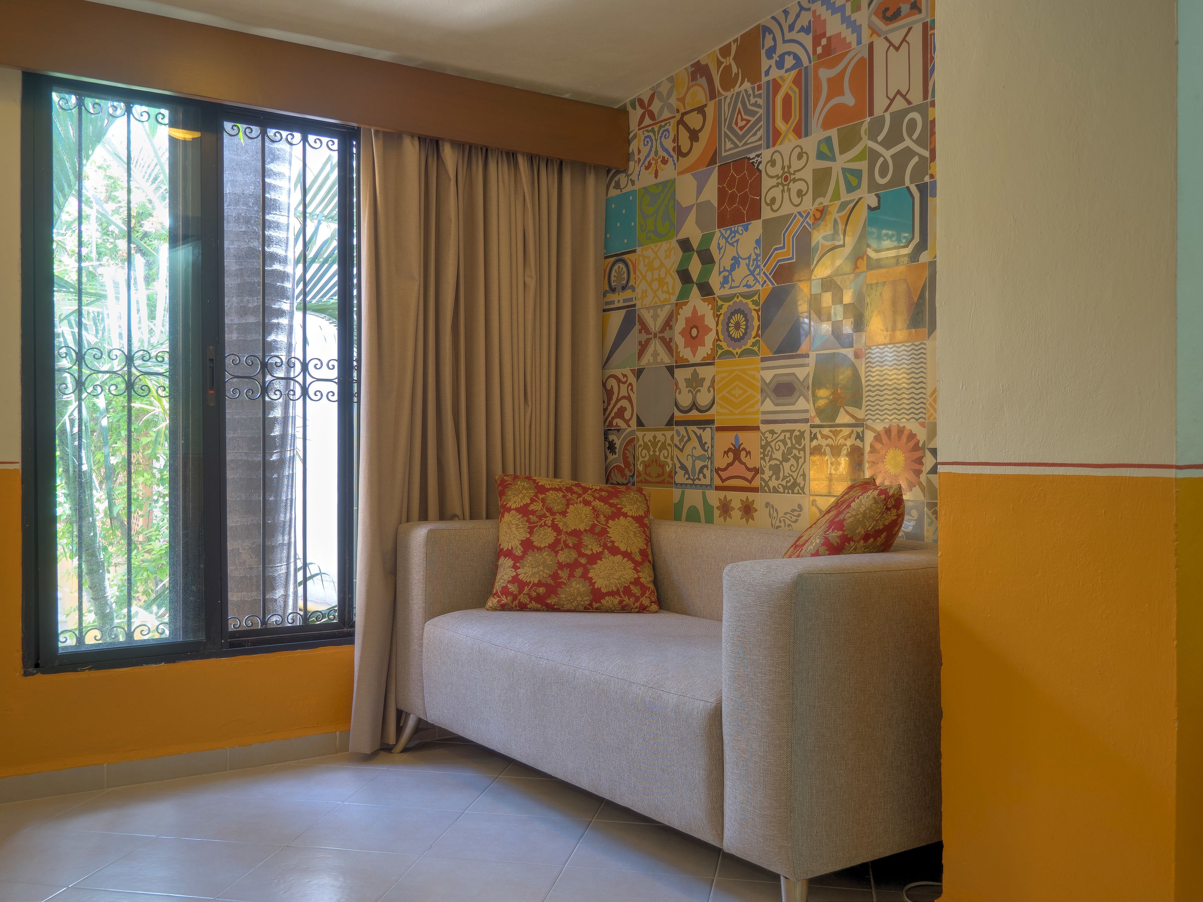 business room | living room | 32-inch flat-screen tv with cable channels, tv