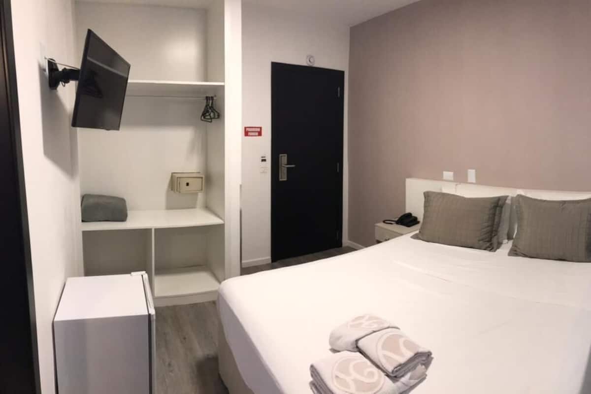 Minibar, desk, blackout curtains, free WiFi