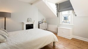 1 bedroom, iron/ironing board, cribs (free), WiFi (free) - 13 Claremont Terrace (York)