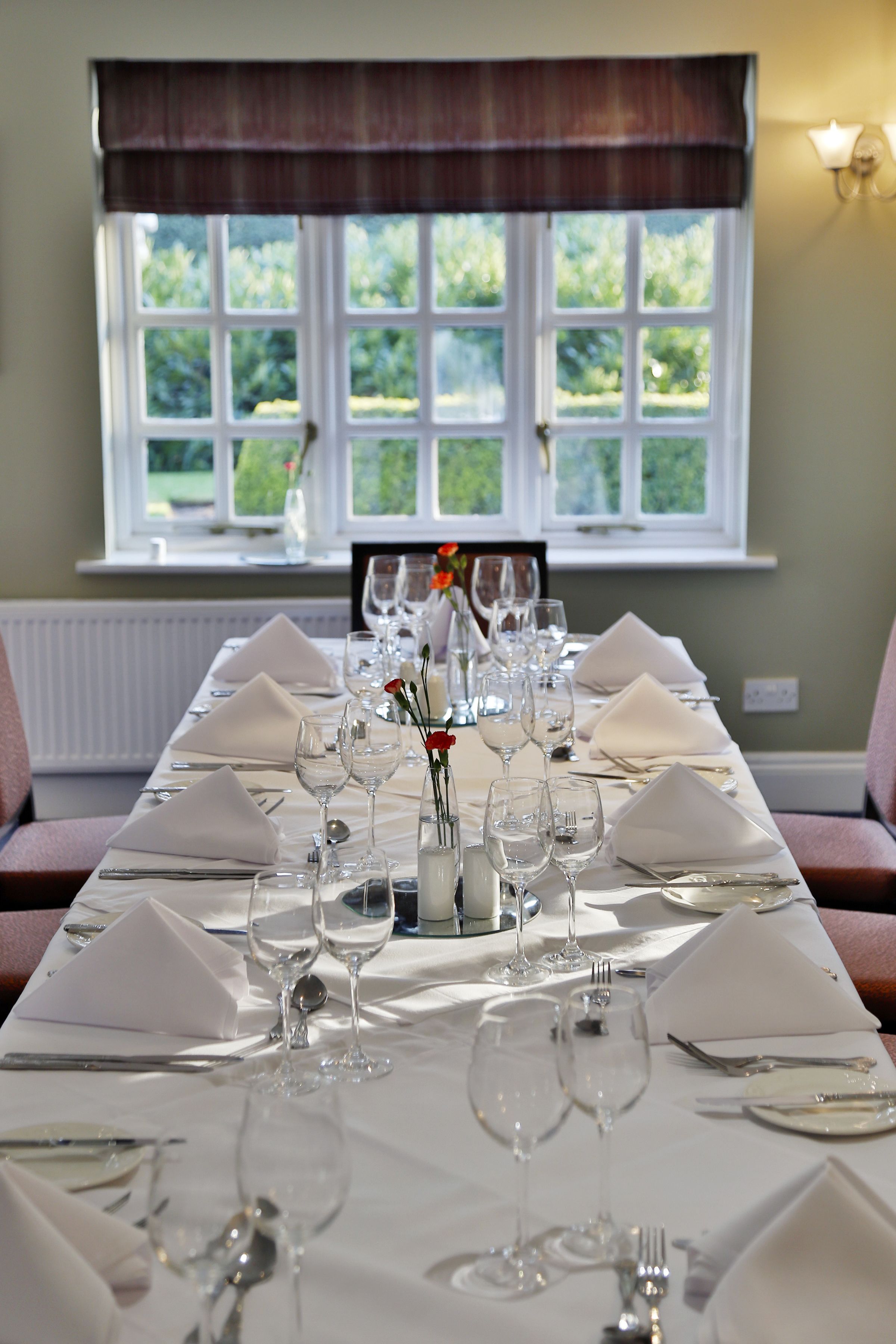 breakfast, lunch, dinner served; british cuisine