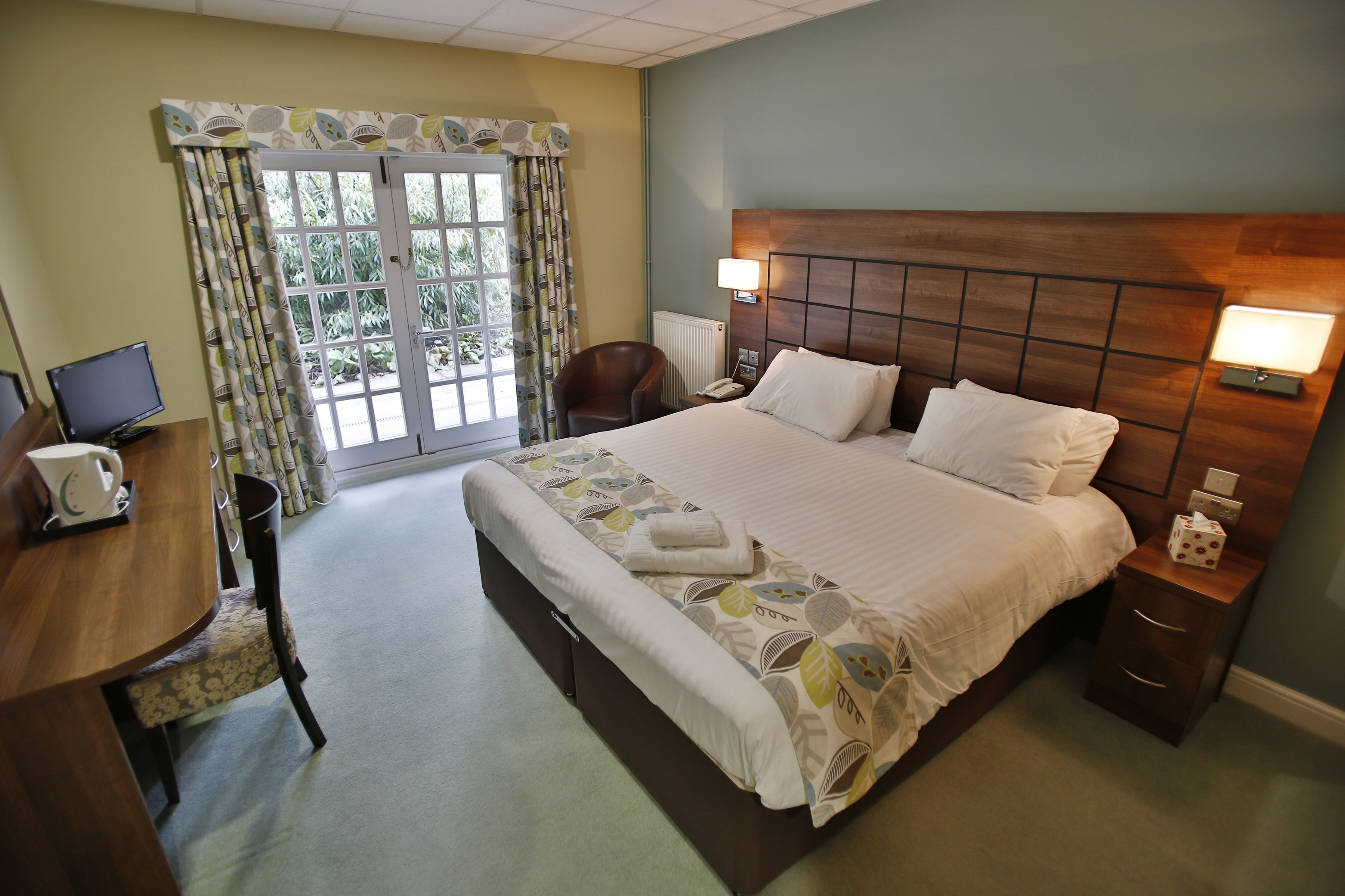 standard double room | individually decorated, individually furnished, desk, blackout curtains