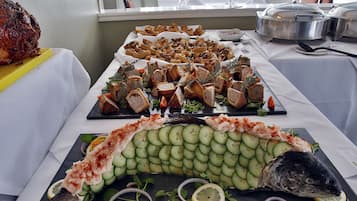 Thức ăn và đồ uống