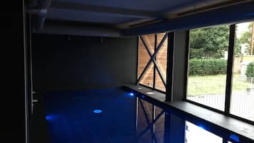 Indendørs pool