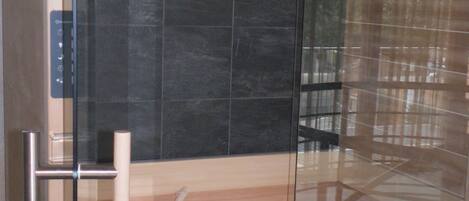 Sauna, salles de massage et de soins