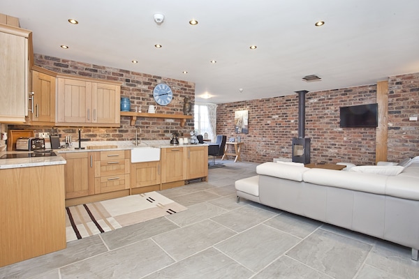 Cottage, 3 Bedrooms (3 en suite bathrooms) | Private kitchen | Fridge, microwave, oven, dishwasher