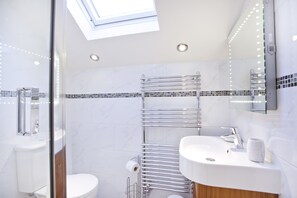 Casa de campo, 3 habitaciones (3 en suite bathrooms) | Baño | Artículos de higiene personal gratuitos y secador de pelo