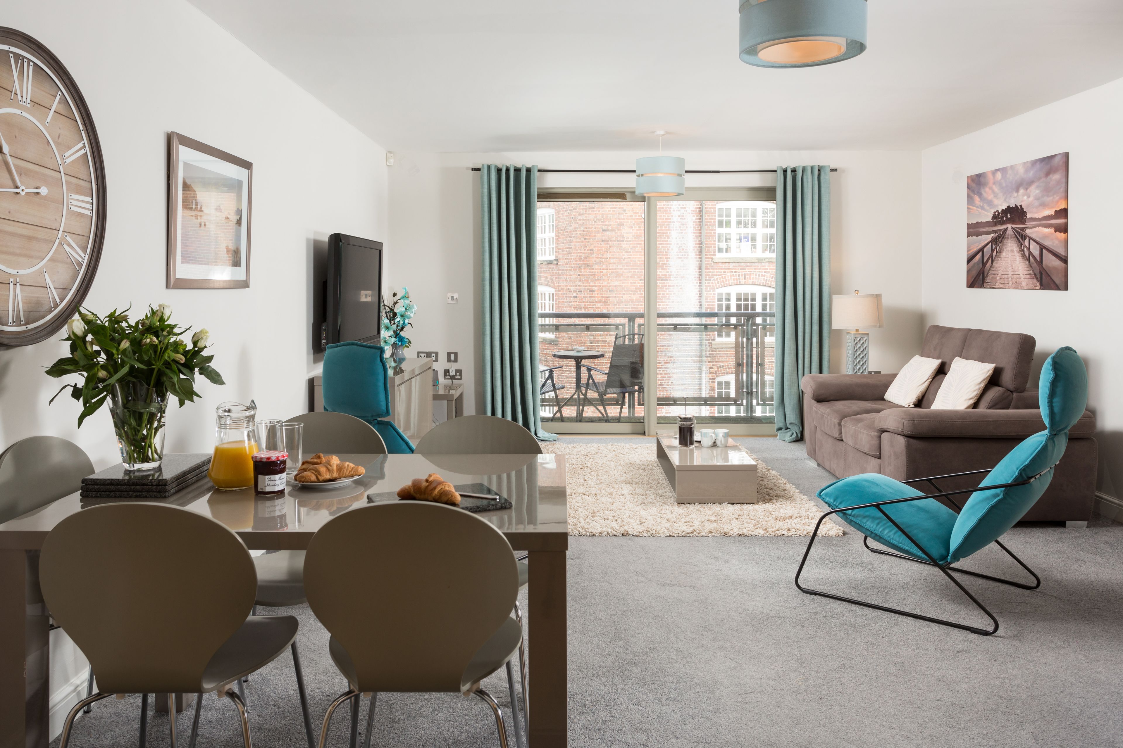 Apartment, 2 Bedrooms, River View | In-room dining