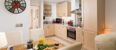 Apartamento, 1 habitación | Servicio de comidas en la habitación