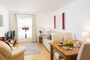 Apartment, 1 Schlafzimmer | Essbereich im Zimmer