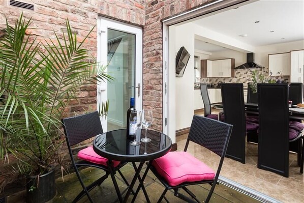 獨棟房屋, 2 間臥室 (3 bathrooms ) | 起居區 | 平面電視