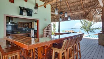 Exclusive Villa, 5 Bedrooms, Oceanfront | In-room dining