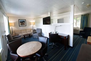 In-room safe, iron/ironing board, free WiFi, bed sheets - Days Inn Bar Harbor (Bar Harbor)