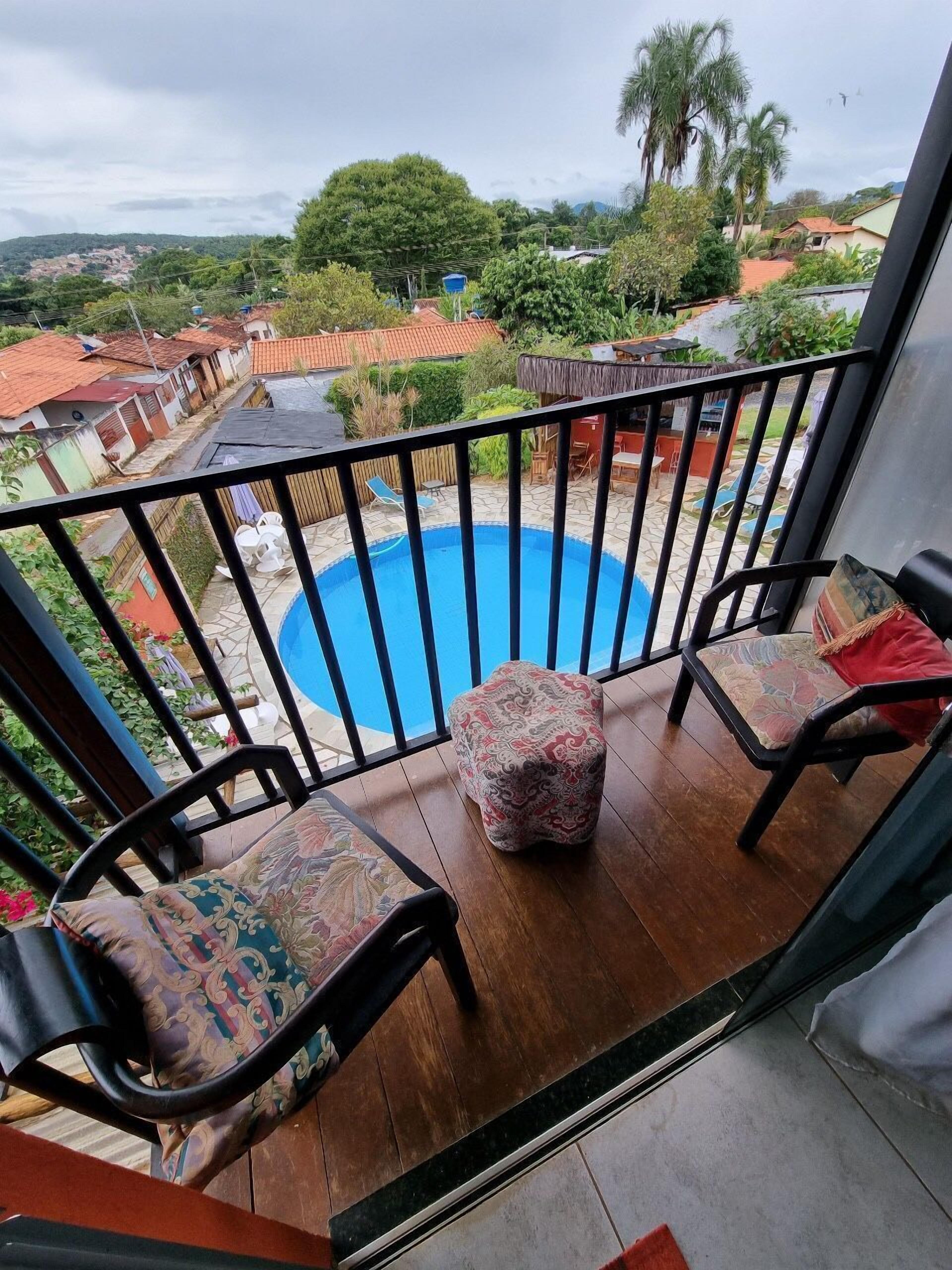 Quarto casal superior | Frigobar, ferros/tábuas de passar roupa, Wi-Fi de cortesia