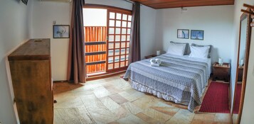 Minibar, tabla de planchar con plancha y wifi gratis 