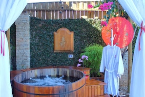 Shower, free toiletries, hair dryer, towels - Pousada Ikabana (Pirenópolis)