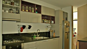 Leilighet, 1 soverom | Eget kjøkken | Kaffetrakter/tekoker, kjøleskap, mikrobølgeovn og ovn