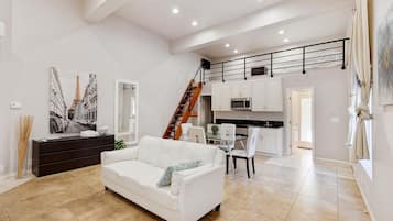 Televisión y chimenea