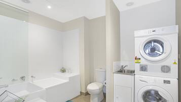 2 Bedroom Apartment | Bathroom
