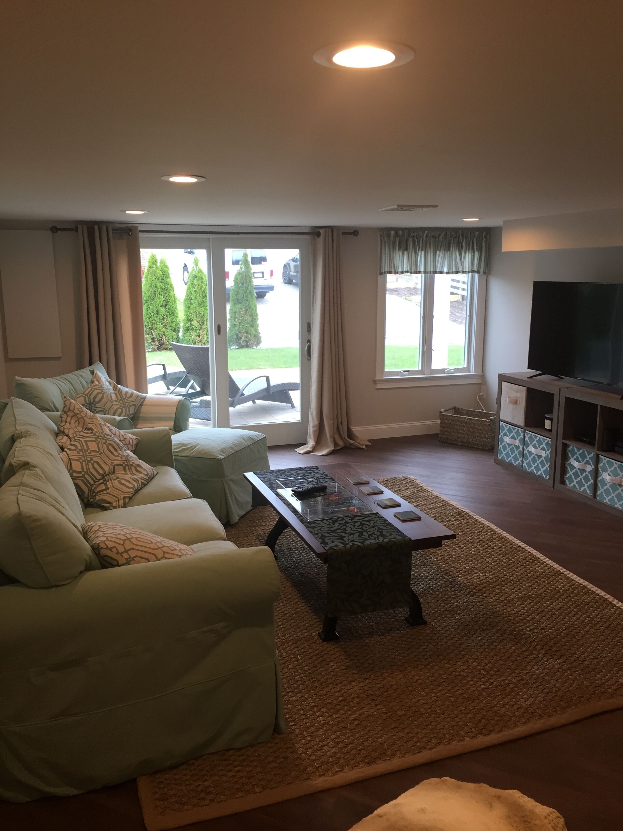 Smart TV, fireplace, DVD player, video library