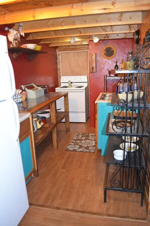 Private kitchen - Fully Furnished Cabin (WIFI INCLUDED) (Leedey)