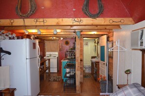 Interior - Fully Furnished Cabin (WIFI INCLUDED) (Leedey)