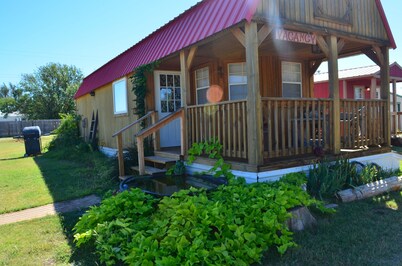 Fully Furnished Cabin (WIFI INCLUDED)