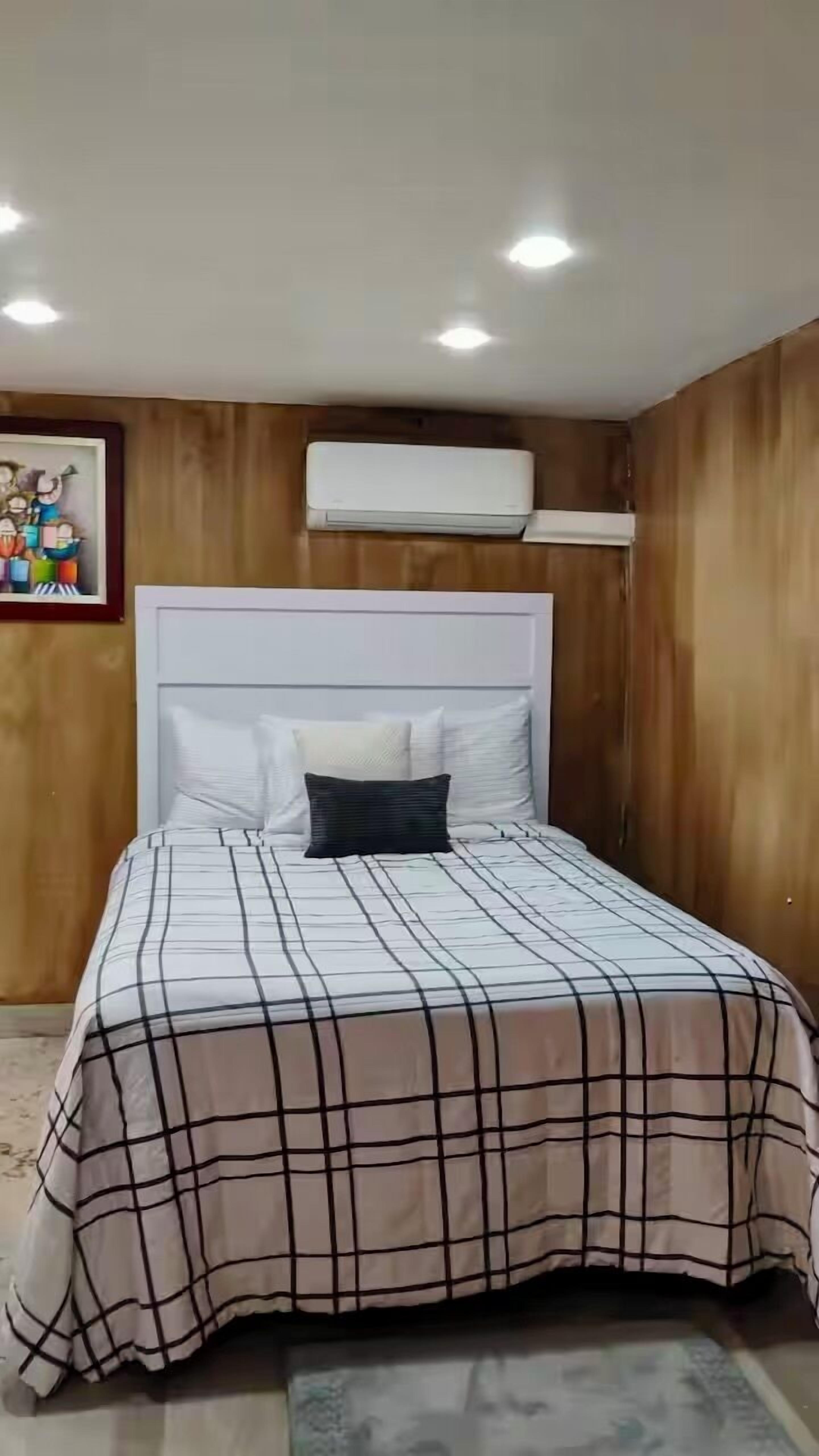 Basic Studio, 1 Queen Bed (S1) | Individually decorated, individually furnished, desk, laptop workspace