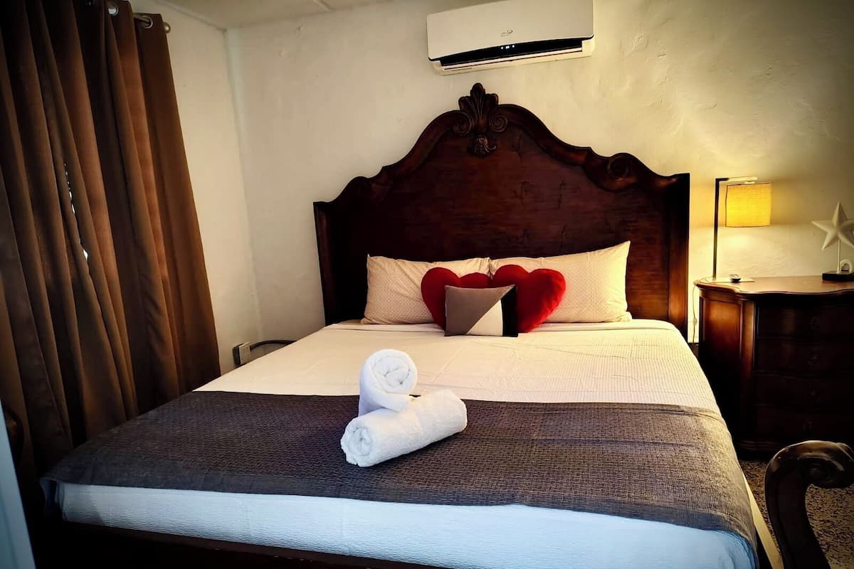 Appartement Junior, 3 chambres (A3) | Décor unique, ameublement unique, bureau