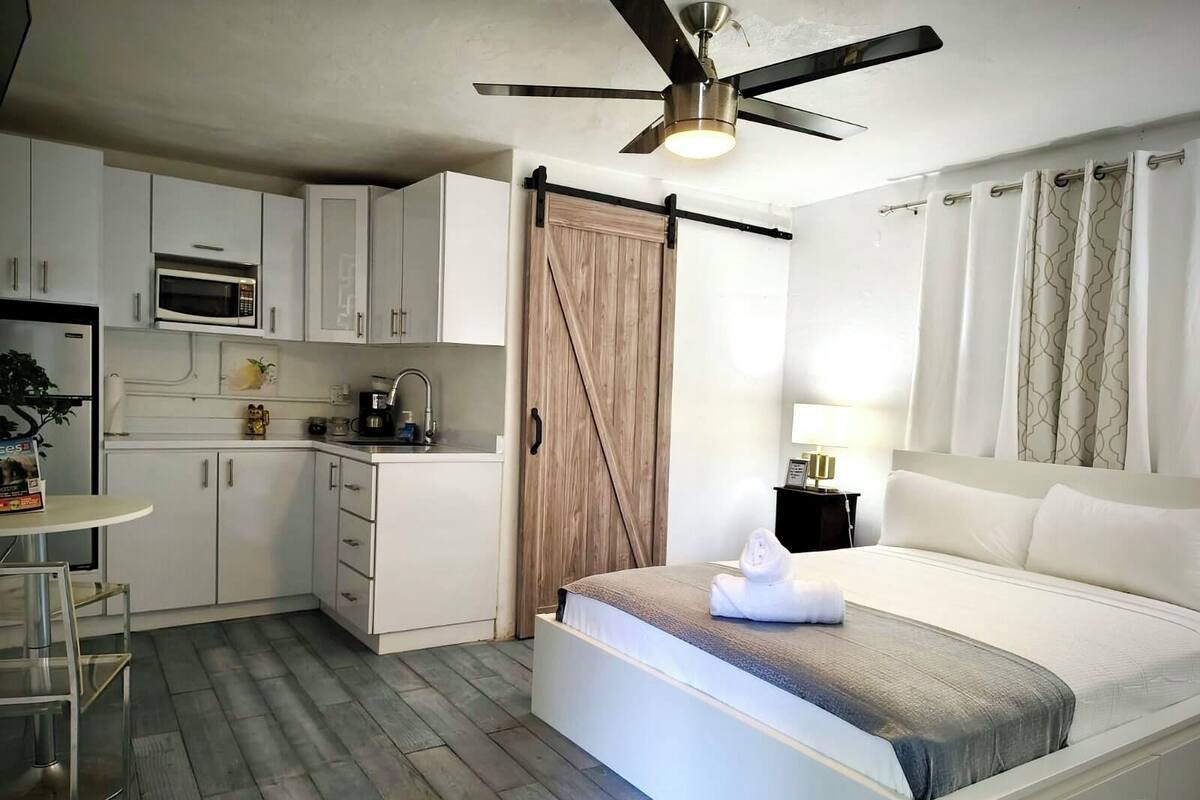 Standard Studio, 1 Queen Bed