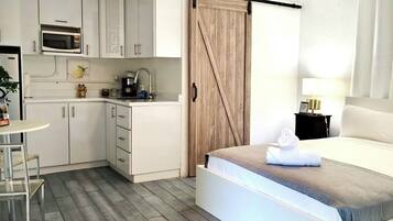 Decoración personalizada, muebles diferentes y escritorio