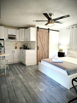 Studio Standard, 1 grand lit (S4) | Coin séjour