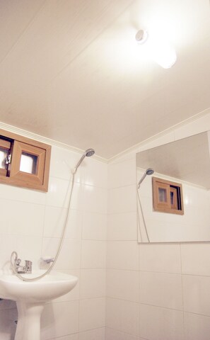 Shower, free toiletries, hair dryer, towels - Somangchae (Jeonju)