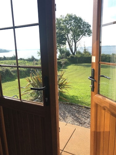 Lakeside Cottage In Kesh with panoramic views over Lough Erne, 
