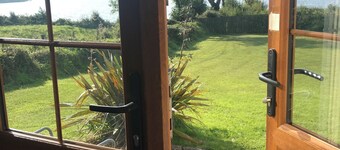 Lakeside Cottage In Kesh with panoramic views over Lough Erne, 