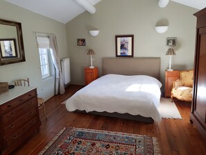 5 slaapkamers, een strijkplank/strijkijzer, wifi, beddengoed