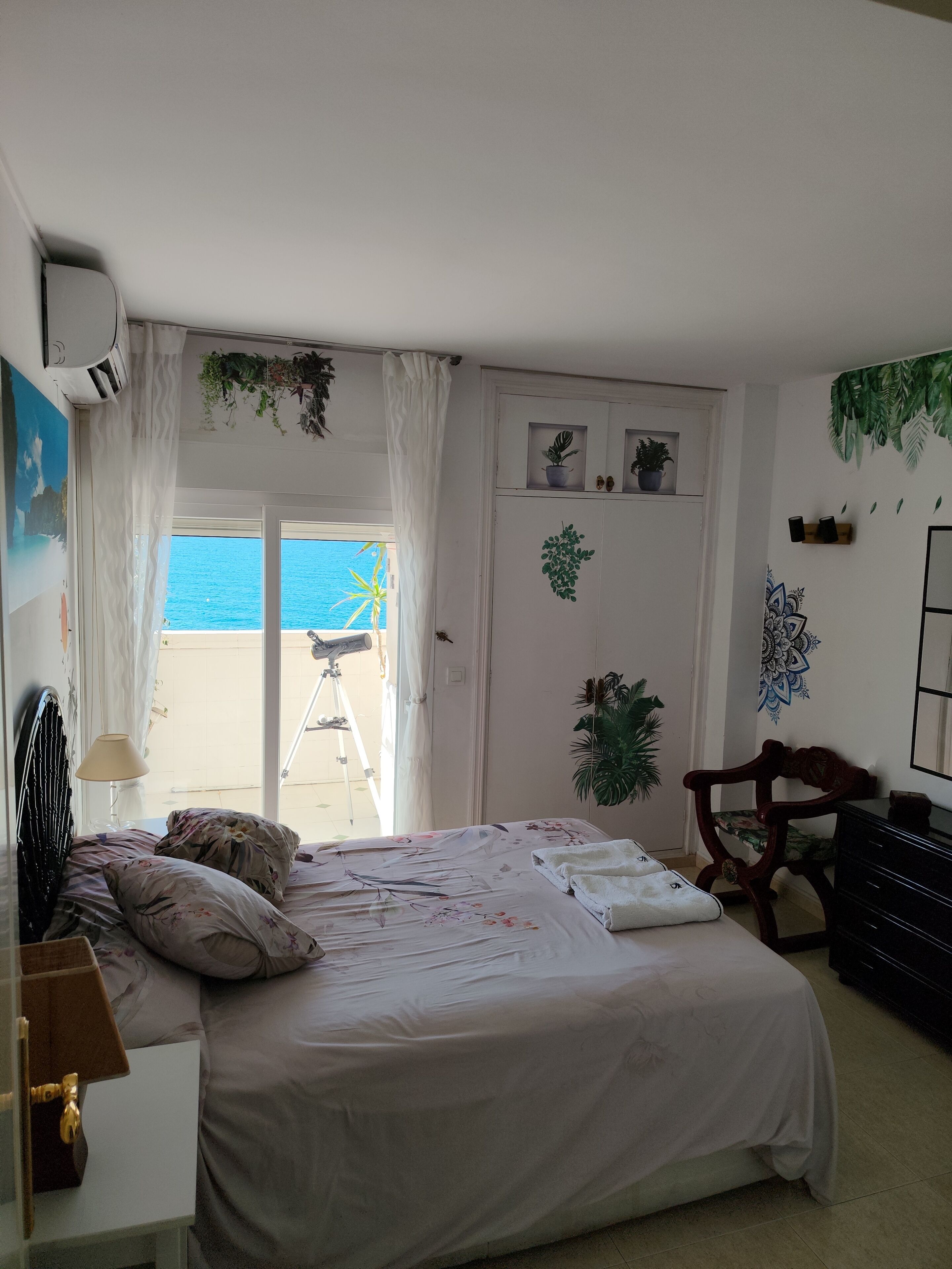 2 Schlafzimmer, Schreibtisch, schallisolierte Zimmer