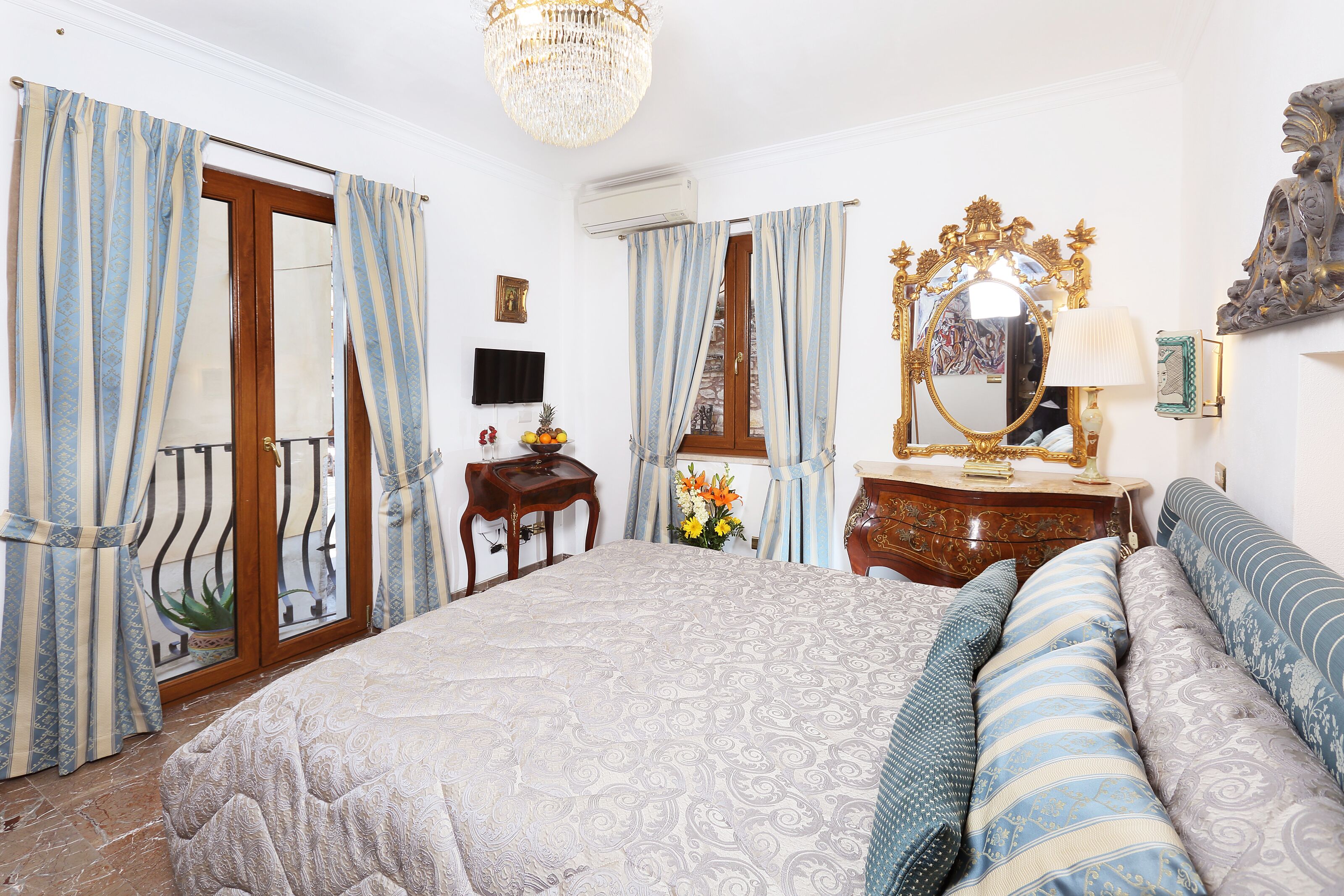 3 bedrooms, desk, soundproofing, iron/ironing board
