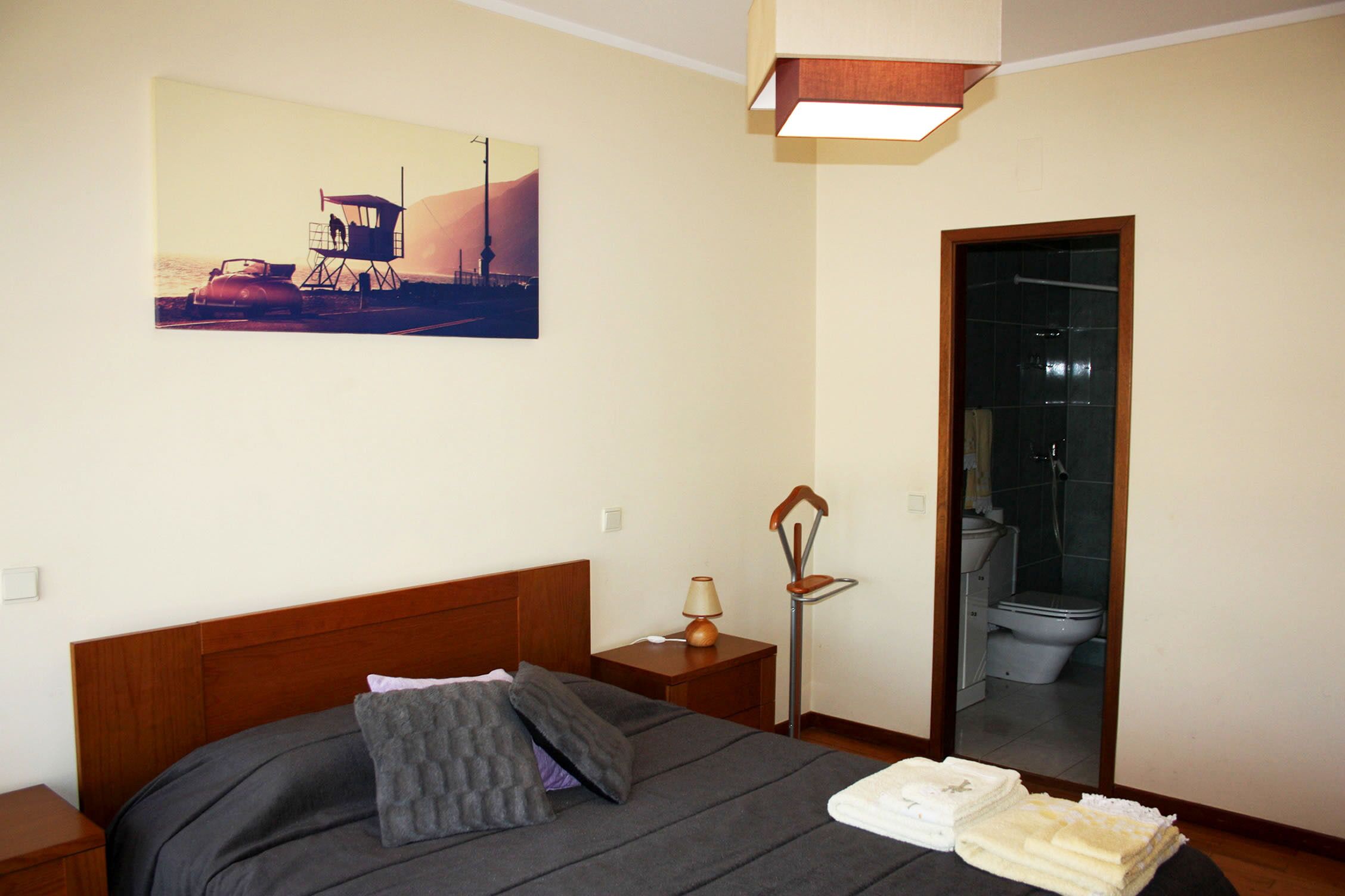 3 Schlafzimmer, Schreibtisch, schallisolierte Zimmer